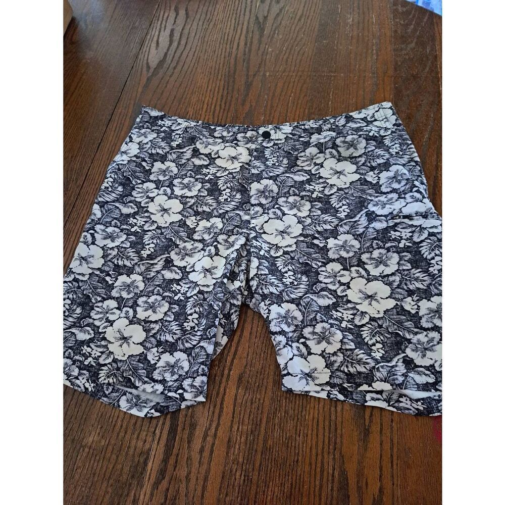 Size 38 Red Camel Black White Summer Shorts w Pockets Tropical Floral Swim Trunk